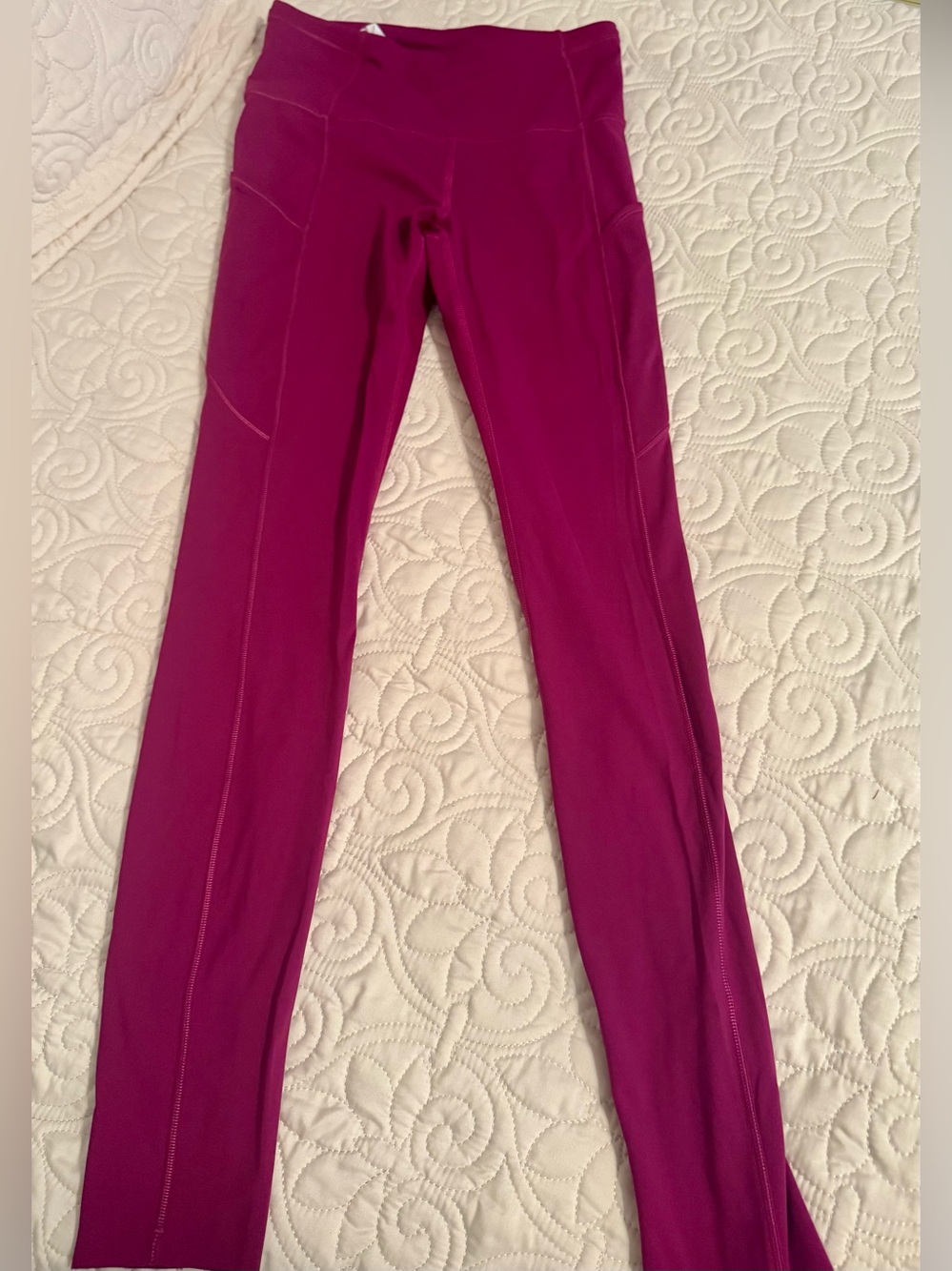 Lululemon Like New Deep Fuchsia Performance Leggings size 4